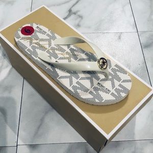 Michael kors flip flops